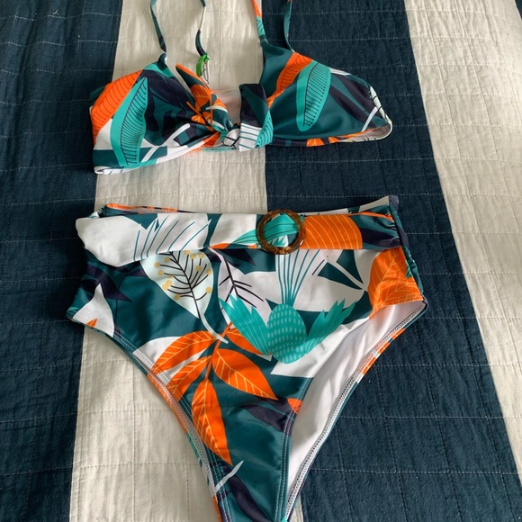 Shein swimsuits print set top and bottom - Picture 2 of 9